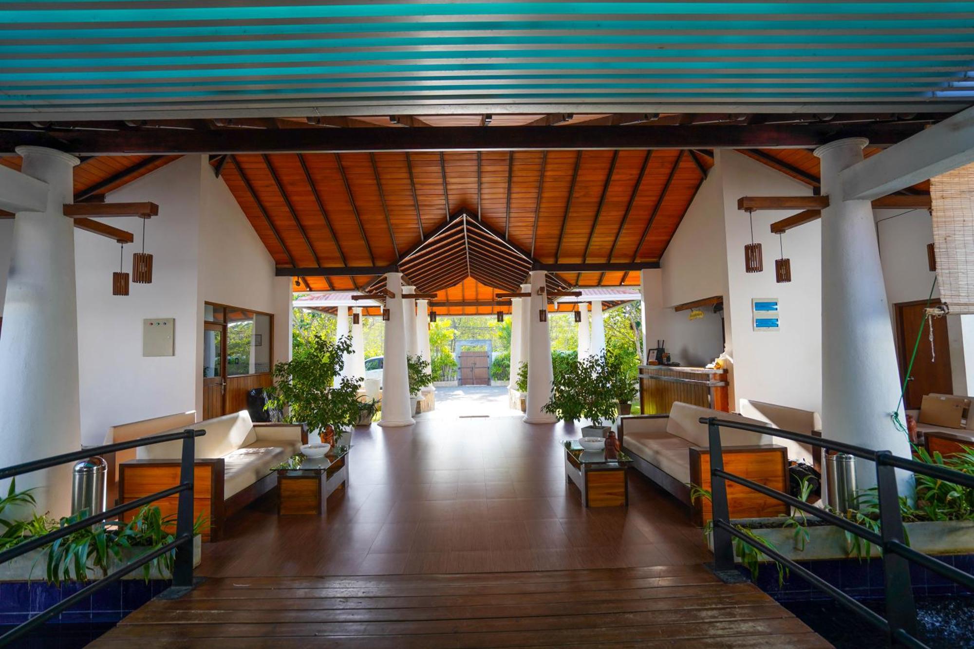 Hotel Tamarind Tree Тиссамахарама Экстерьер фото